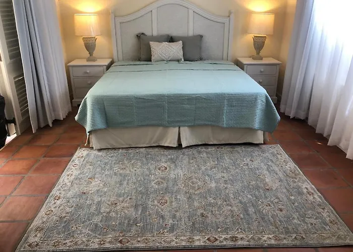 Colleton Great House
